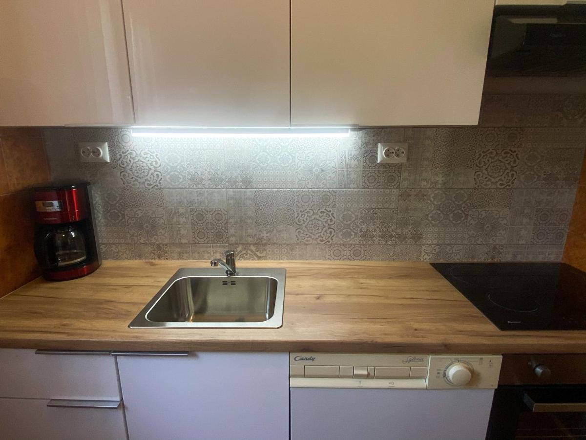 Leona Apartment คราลเยวีจา ภายนอก รูปภาพ