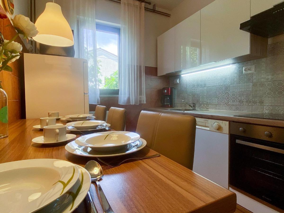 Leona Apartment คราลเยวีจา ภายนอก รูปภาพ