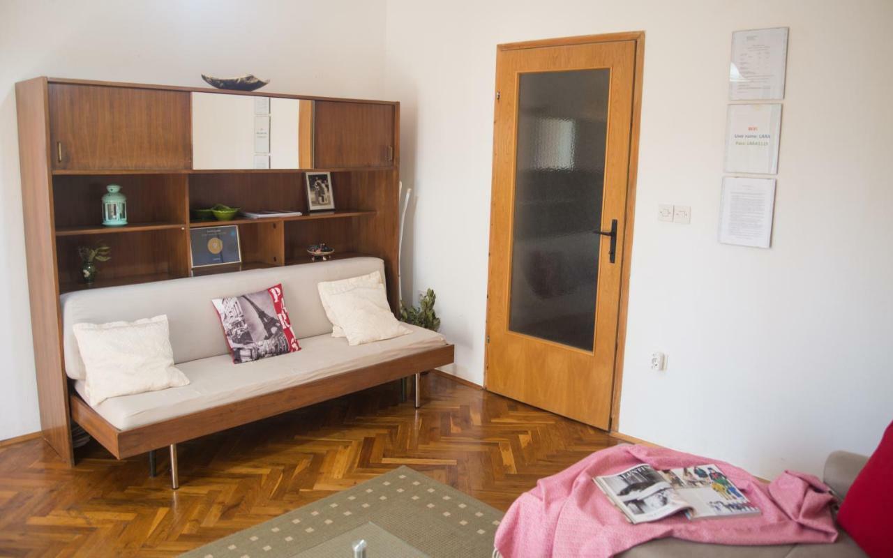 Leona Apartment คราลเยวีจา ภายนอก รูปภาพ