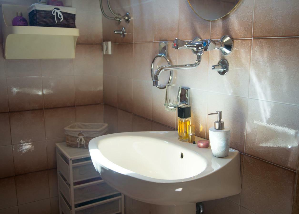 Leona Apartment คราลเยวีจา ภายนอก รูปภาพ