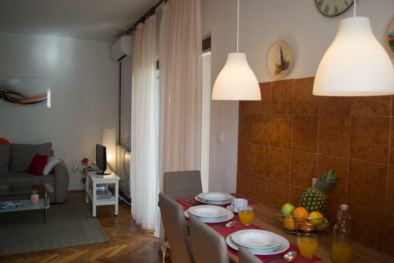 Leona Apartment คราลเยวีจา ภายนอก รูปภาพ