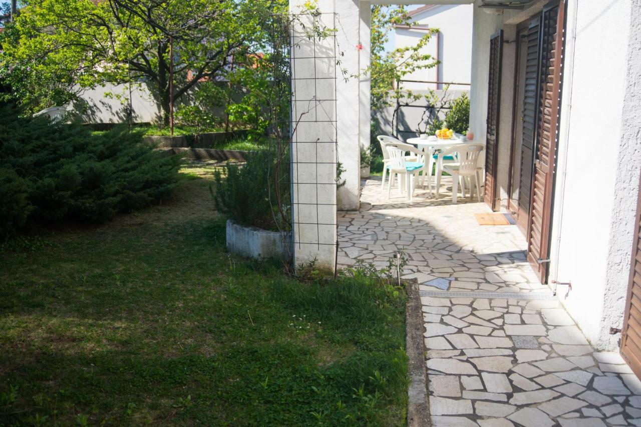 Leona Apartment คราลเยวีจา ภายนอก รูปภาพ
